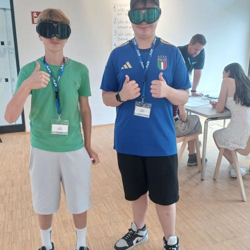 Handy weg, Brille auf